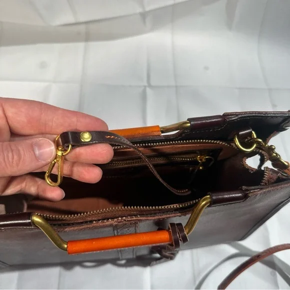 Old Trend Camden Convertible Medium Tote In Brown 100% Cowhide Leather MSRP $218 - Picture 7 of 16